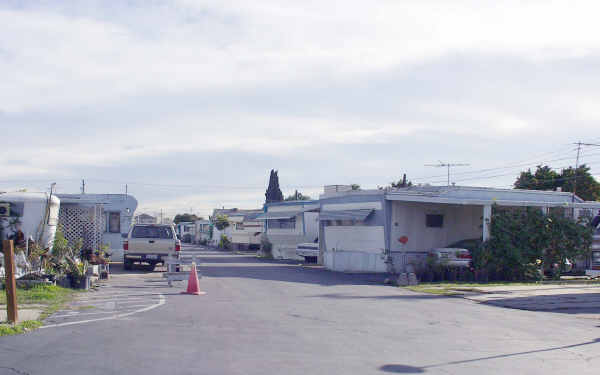 Villa Vermont Mobile Homes in Gardena, CA - Building Photo