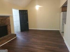 305 River Oak Dr in Riverdale, GA - Building Photo - Building Photo