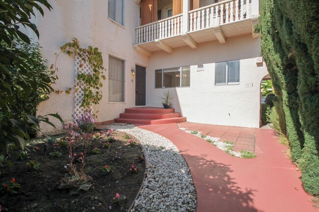8149 Blackburn Ave in Los Angeles, CA - Building Photo - Building Photo