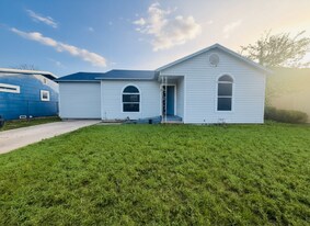 906 N Bishop St in San Angelo, TX - Building Photo