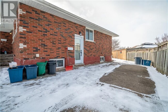 6 Acorn Ln in Brantford, ON - Building Photo - Building Photo