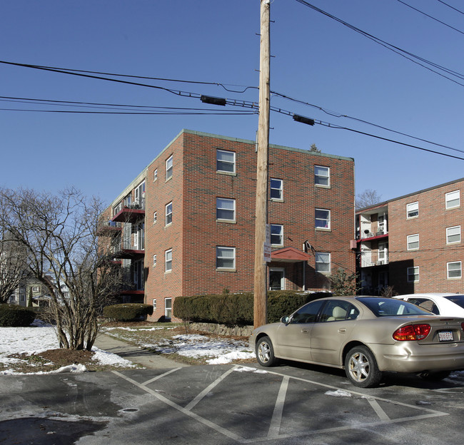 457-485 Pleasant St in Melrose, MA - Building Photo - Building Photo