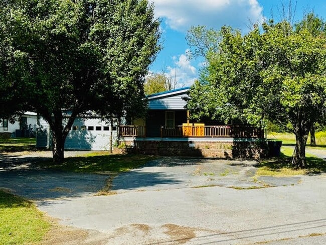 property at 1742 Willie Ray Dr