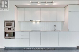 955 Bay St. in Toronto, ON - Building Photo - Building Photo