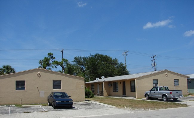 237-251 Jupiter St in Jupiter, FL - Building Photo - Building Photo