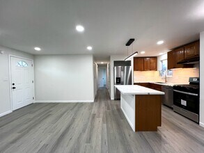32902 26th Pl SW, Unit 1- Upper level in Federal Way, WA - Building Photo - Building Photo