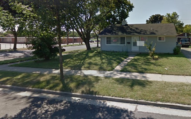 property at 6901 W Sheridan Ave