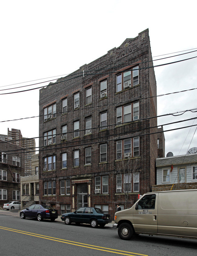 111-113 61st St in West New York, NJ - Building Photo - Building Photo