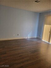 925 Willow Tree Dr in Las Vegas, NV - Building Photo - Building Photo