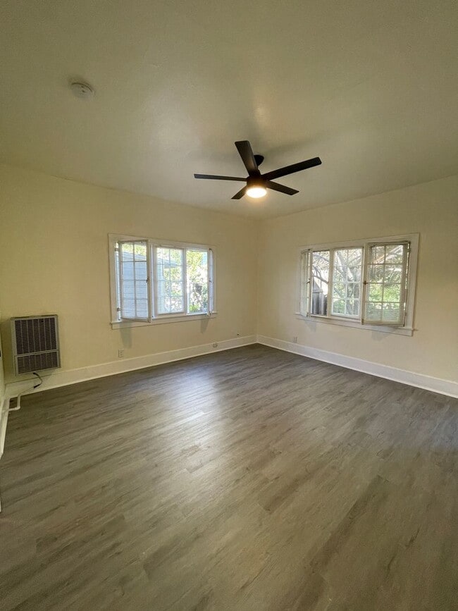 property at 840 1/2 Laguna Ave