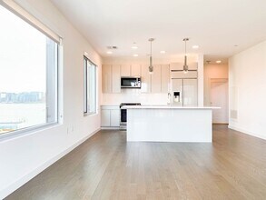 65 Lewis St in Boston, MA - Building Photo - Building Photo