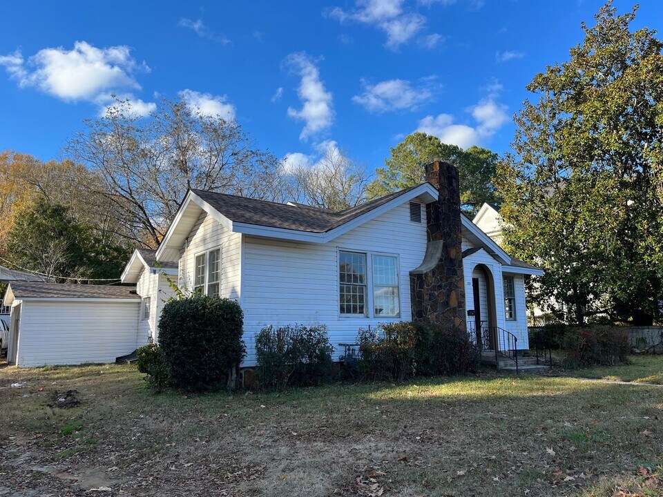 120 S Main St in Water Valley, MS - Building Photo