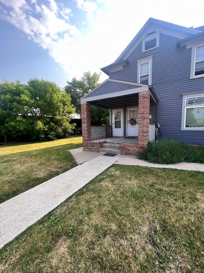 property at 700 N 5th St