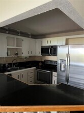 1465 NE 123rd St in Miami, FL - Foto de edificio - Building Photo