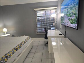 2171 NE 66th St in Fort Lauderdale, FL - Building Photo - Building Photo