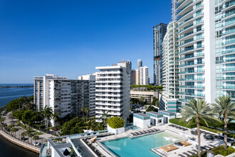 Commodore Bay in Miami, FL - Building Photo - Building Photo