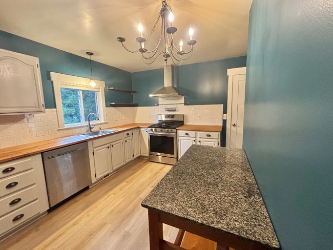 property at 1473 Greenbrier Dr