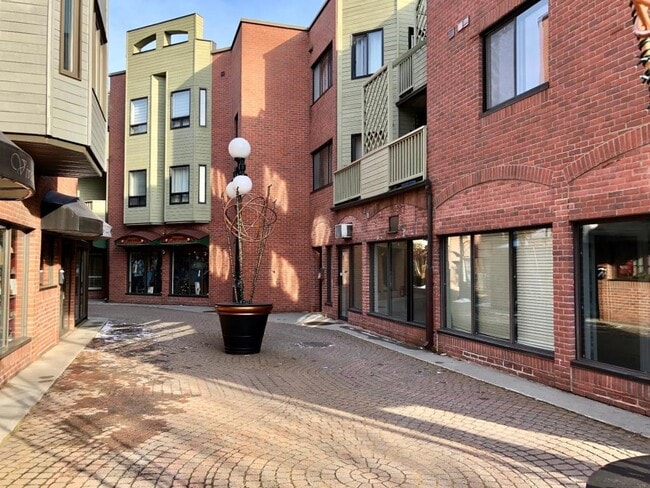 400-430 Sainte-Anne Av