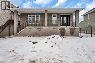 655-655 Stanley St in Windsor, ON - Building Photo