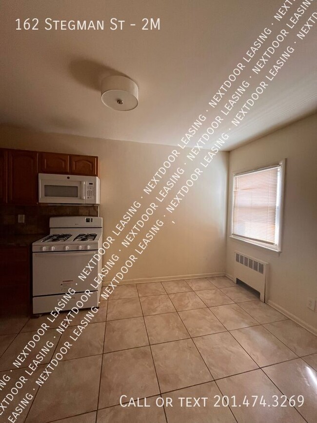 162 Stegman St in Jersey City, NJ - Building Photo - Building Photo