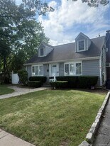 35 Midwood Ave in Farmingdale, NY - Building Photo