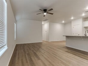 11604 Mackenzie Wy in Yukon, OK - Building Photo - Building Photo