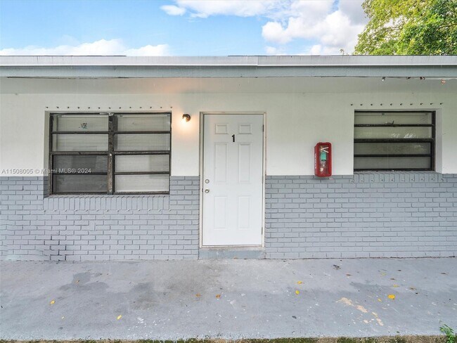 4030 SW 19th St-Unit -1 in West Park, FL - Building Photo - Building Photo