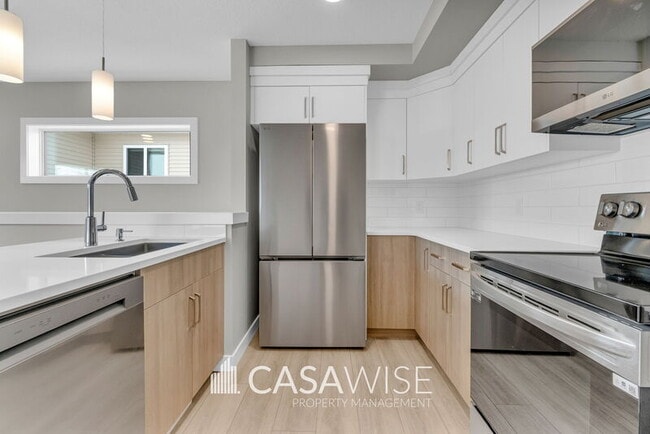 1051 Berg Pl in Leduc, AB - Building Photo - Building Photo