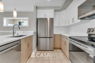 1059 Berg Pl in Leduc, AB - Building Photo - Building Photo