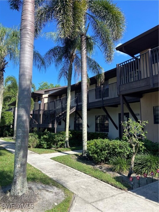 5294 Treetops Dr in Naples, FL - Building Photo