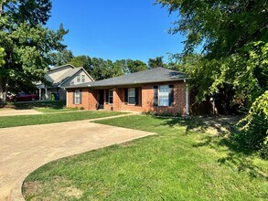 16011 Echo Glen Dr in Tyler, TX - Building Photo - Building Photo