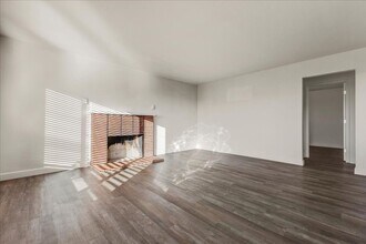 14 Shawnee Ct in Seaside, CA - Foto de edificio - Building Photo