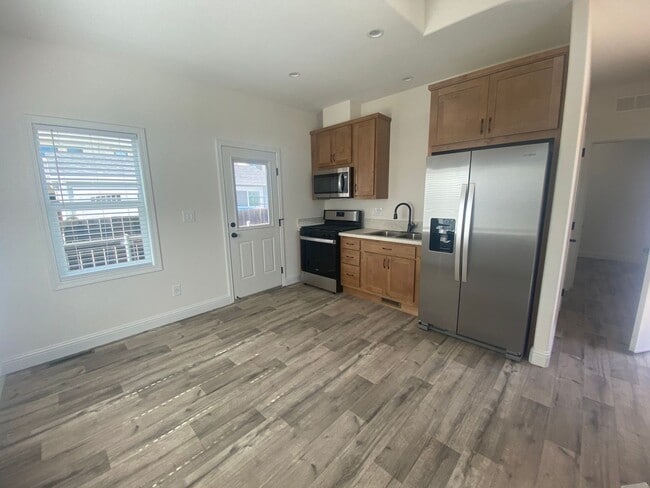 182 S Palm St in Ventura, CA - Building Photo - Building Photo