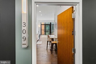 525 Water St SW, Unit 309 in Washington, DC - Building Photo - Building Photo