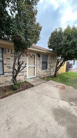 121 San Saba Ave in Benbrook, TX - Building Photo - Building Photo