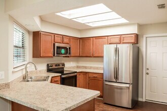 8468 Hamden Rd in Jacksonville, FL - Building Photo - Building Photo