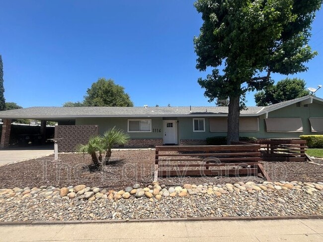 1116 W Tulare Ave