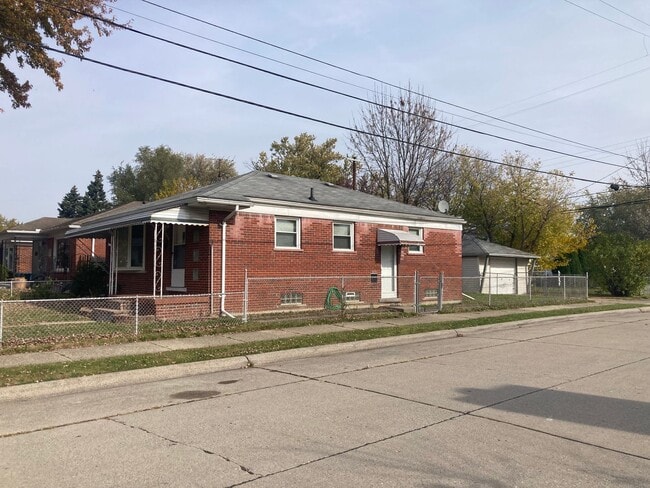 22004 Piper Ave in Eastpointe, MI - Building Photo - Building Photo