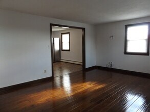 28 Greenwich St in Attleboro, MA - Building Photo - Building Photo