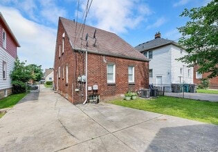 4790 Williamson St, Unit UPPER in Dearborn, MI - Foto de edificio - Building Photo