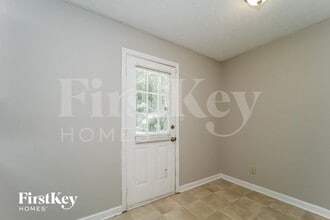 6093 Lynwood Dr in Forest Park, GA - Building Photo - Building Photo