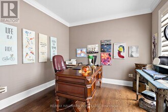 2485 Meadowridge Dr in Oakville, ON - Building Photo - Building Photo