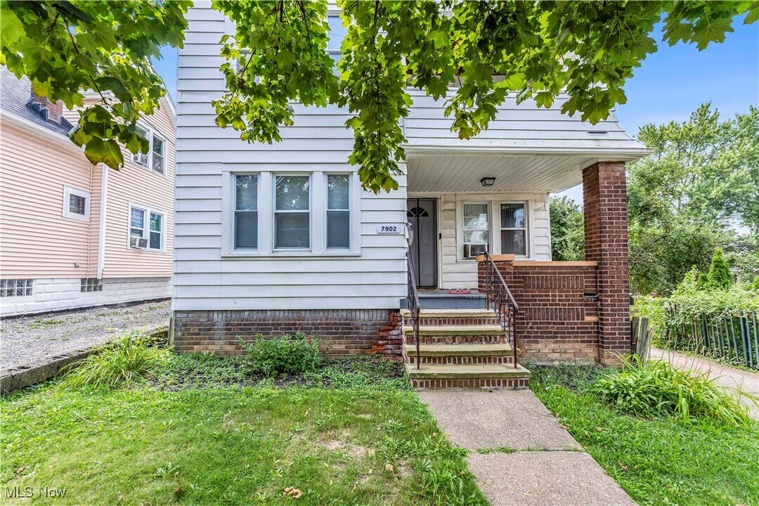 7902 Rosewood Ave in Cleveland, OH - Building Photo