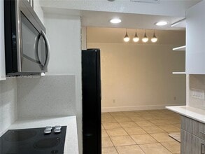 210 Fontainebleau Blvd in Miami, FL - Building Photo - Building Photo