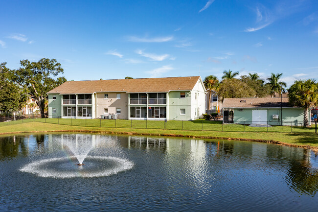 Palmas Altas in Orlando, FL - Foto de edificio - Building Photo