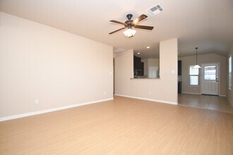 10015 Bitternut Hickory Ln in Tomball, TX - Building Photo - Building Photo