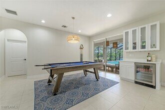 1020 Tivoli Ln in Naples, FL - Foto de edificio - Building Photo