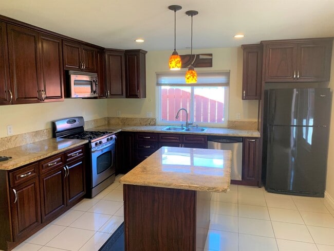 7724 Acama St in San Diego, CA - Building Photo - Building Photo