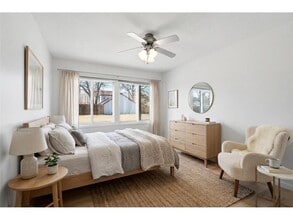 2740 Pleasant Ave in Minneapolis, MN - Foto de edificio - Building Photo