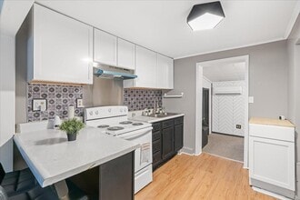 2609 Maplewood Ave in Lansing, MI - Building Photo - Building Photo